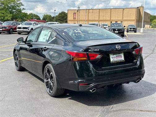 2025 Nissan Altima SR