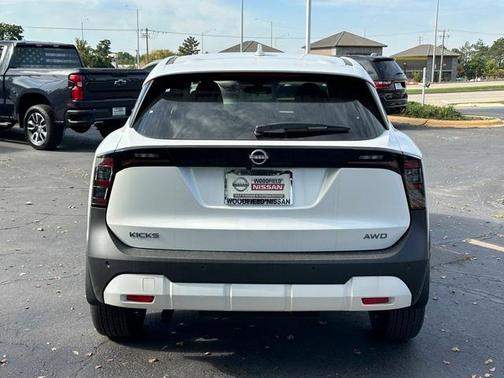 2025 Nissan Kicks SV