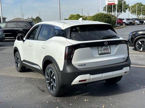 2025 Nissan Kicks SV