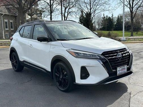 2023 Nissan Kicks SR