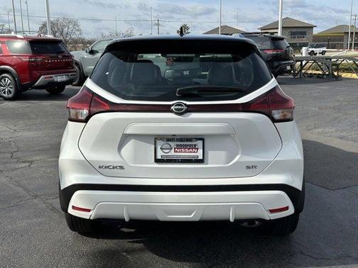 2023 Nissan Kicks SR