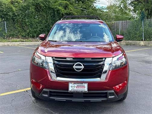 2025 Nissan Pathfinder SV