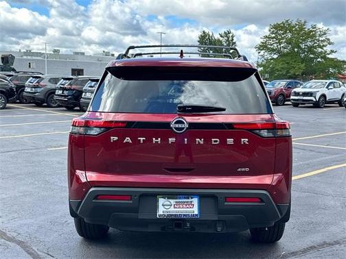2025 Nissan Pathfinder SV