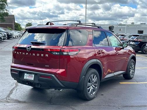 2025 Nissan Pathfinder SV
