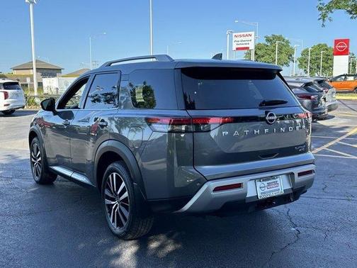 2025 Nissan Pathfinder Platinum