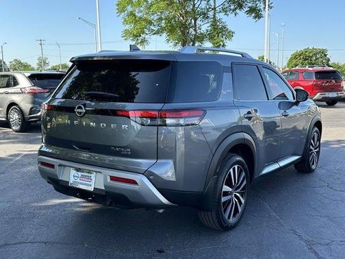 2025 Nissan Pathfinder Platinum