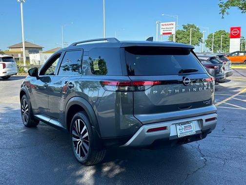 2025 Nissan Pathfinder Platinum