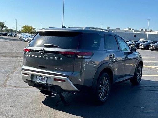 2025 Nissan Pathfinder SL