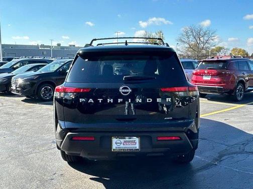 2025 Nissan Pathfinder SV