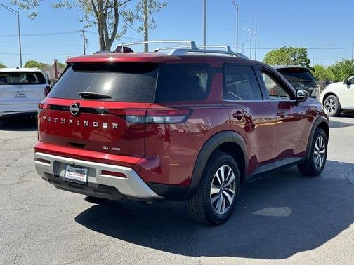2023 Nissan Pathfinder SL