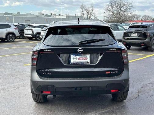 2025 Nissan Kicks SR