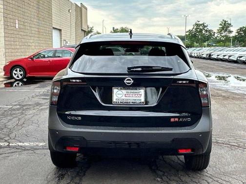 2025 Nissan Kicks SR