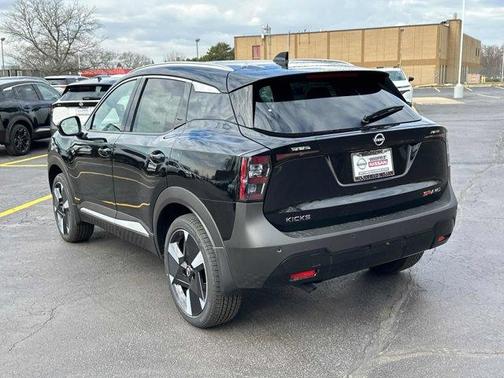 2025 Nissan Kicks SR