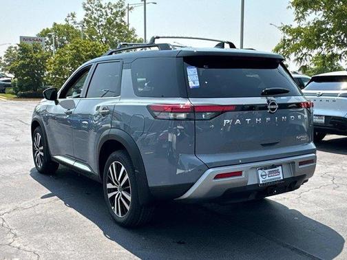 2025 Nissan Pathfinder Platinum