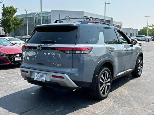 2025 Nissan Pathfinder Platinum
