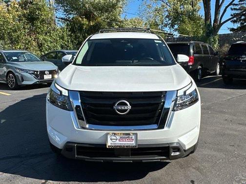 2025 Nissan Pathfinder SV