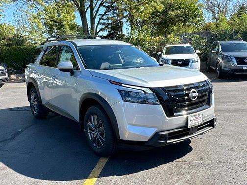 2025 Nissan Pathfinder SV