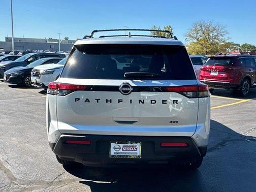 2025 Nissan Pathfinder SV