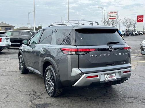 2025 Nissan Pathfinder SL