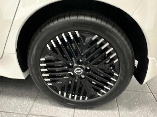 2024 Nissan Leaf SV PLUS
