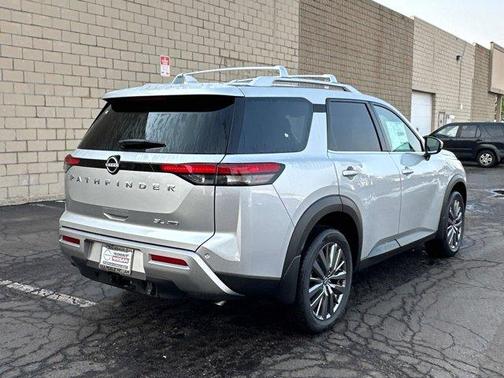 2025 Nissan Pathfinder SL