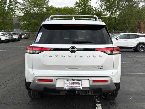 2025 Nissan Pathfinder Platinum