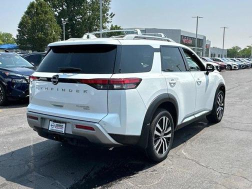2025 Nissan Pathfinder Platinum
