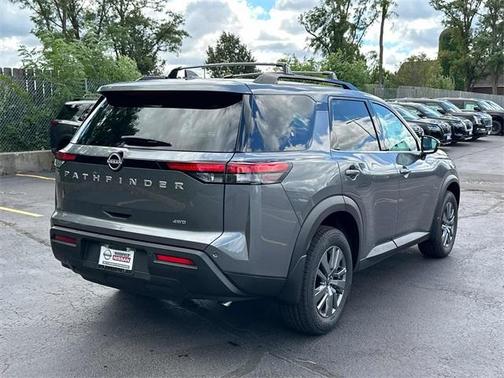 2025 Nissan Pathfinder SV