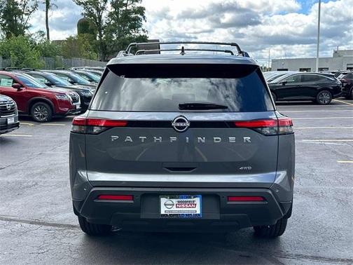 2025 Nissan Pathfinder SV