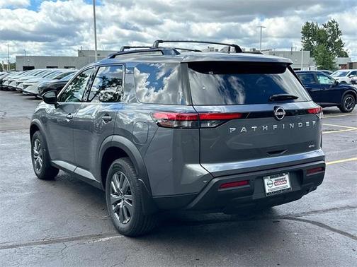 2025 Nissan Pathfinder SV