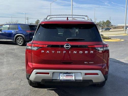 2022 Nissan Pathfinder SL