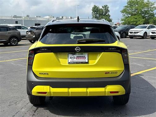 2025 Nissan Kicks SR