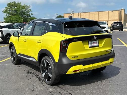2025 Nissan Kicks SR