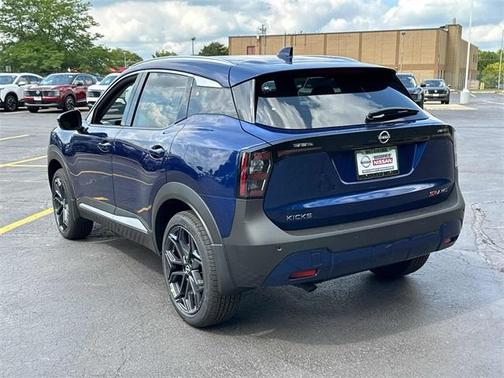 2025 Nissan Kicks SR