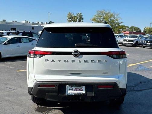 2025 Nissan Pathfinder SV