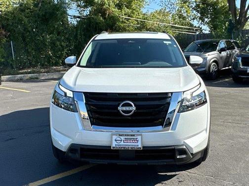 2025 Nissan Pathfinder SV