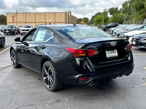2025 Nissan Altima SR