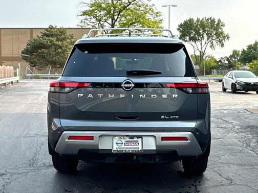 2025 Nissan Pathfinder SL