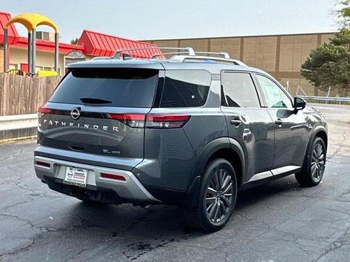 2025 Nissan Pathfinder SL