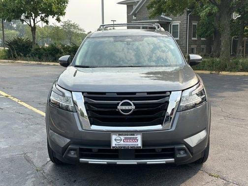 2022 Nissan Pathfinder SL