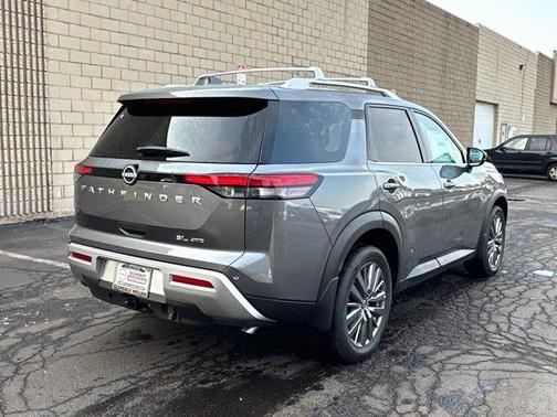 2025 Nissan Pathfinder SL