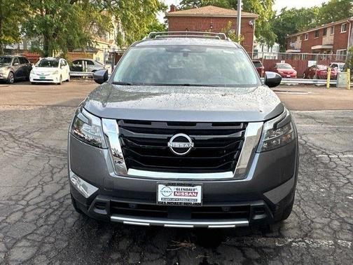 2025 Nissan Pathfinder SL