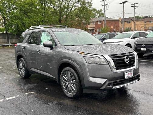 2025 Nissan Pathfinder SL