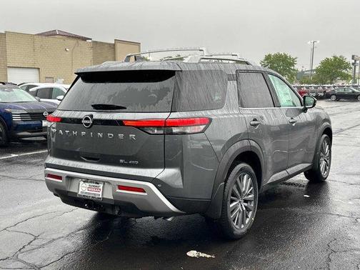 2025 Nissan Pathfinder SL