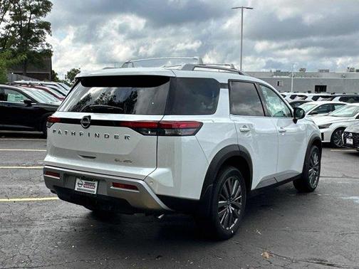 2025 Nissan Pathfinder SL
