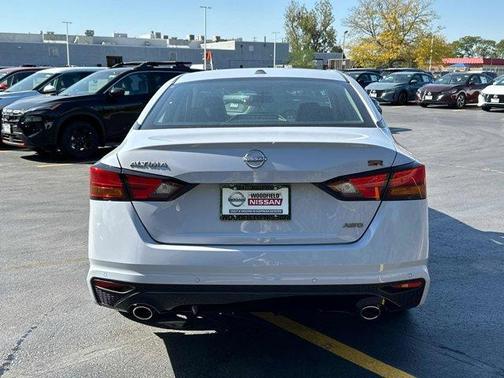 2025 Nissan Altima SR