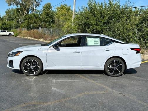 2025 Nissan Altima SR