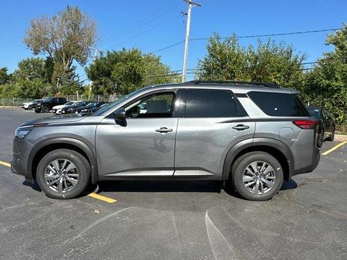 2025 Nissan Pathfinder SV