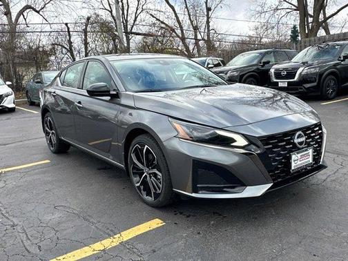 2025 Nissan Altima SR