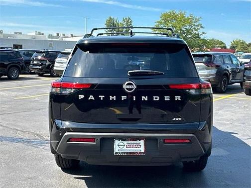 2025 Nissan Pathfinder SV